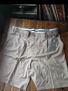 Stretch Performance Men's Athletic Shorts - Taupe